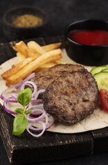 Kostliches Essen Des Hohen Winkels Auf Holzbrett