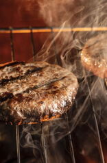 High Angle Burger Fleisch Auf Dem Grill